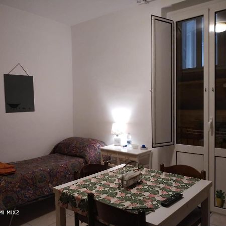 Camere Simili A Ostello Solo Per Uomini - Hostel-Like Rooms Only For Man Taranto Eksteriør billede