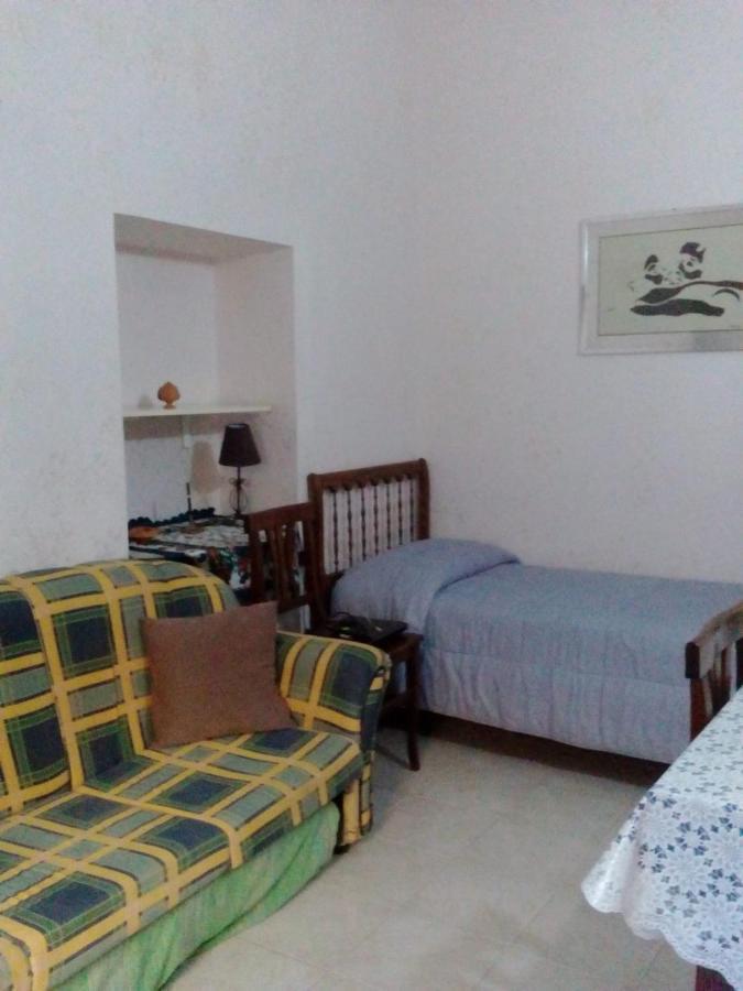 Camere Simili A Ostello Solo Per Uomini - Hostel-Like Rooms Only For Man Taranto Eksteriør billede