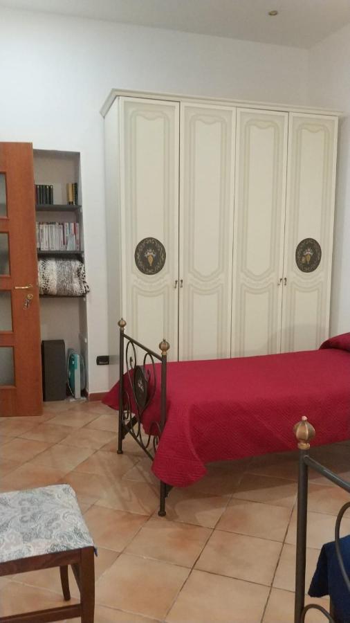 Camere Simili A Ostello Solo Per Uomini - Hostel-Like Rooms Only For Man Taranto Eksteriør billede