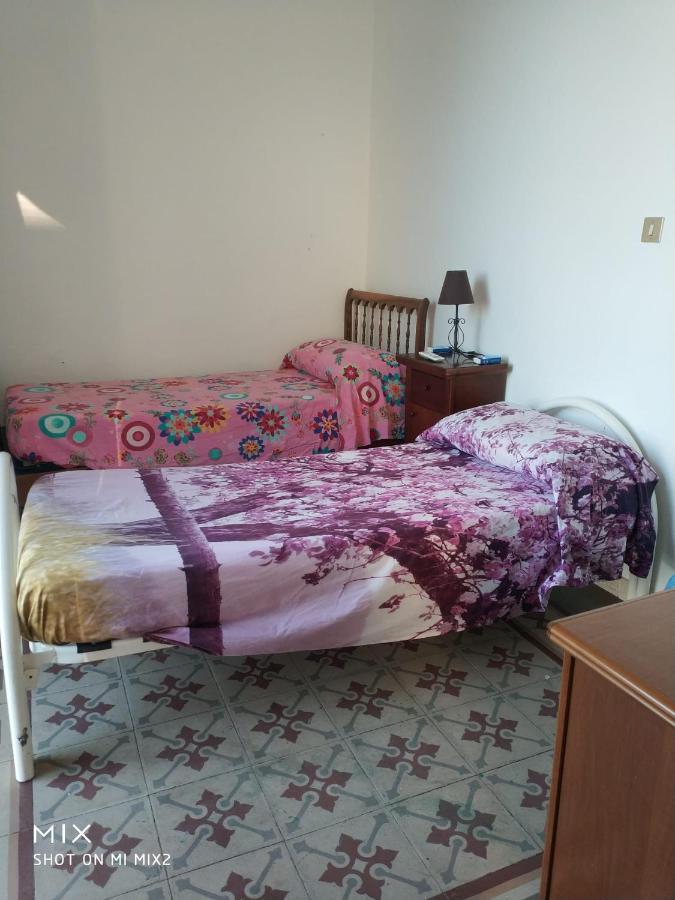 Camere Simili A Ostello Solo Per Uomini - Hostel-Like Rooms Only For Man Taranto Eksteriør billede